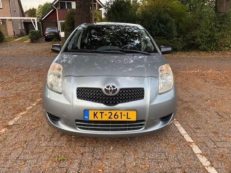 Occasion Toyota Yaris Cool 87 PK (63 kW) 2009 Zilver Hatchback