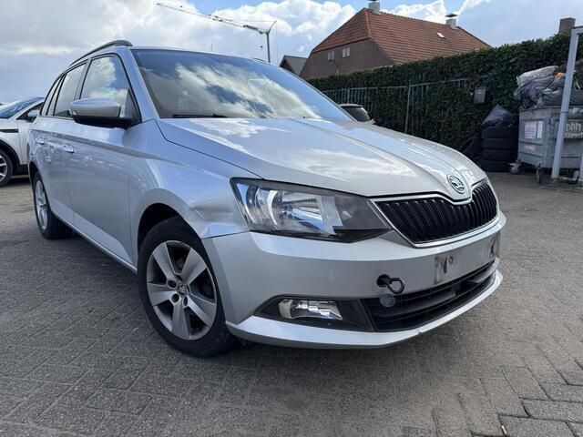 Grijs Gebruikt 2016 Skoda Fabia Stationwagen | € 4.250 - Afbeelding 1/4