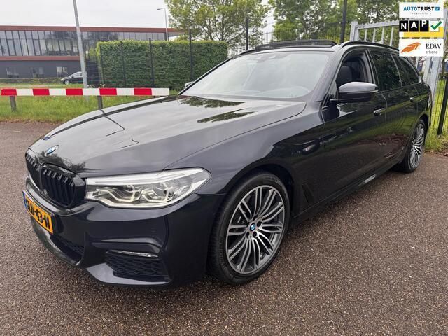Zwart Gebruikt 2017 BMW 540 Executive Stationwagen | € 35.900 (Iets duurder) - Afbeelding 1/4