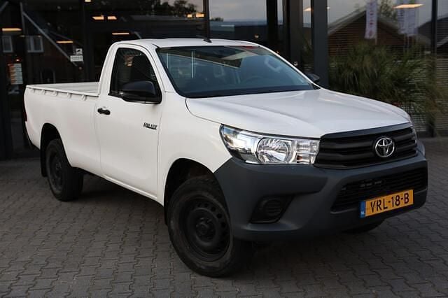 Wit Gebruikt 2022 Toyota HiLux Pickup | € 29.995 (Super prijs) - Afbeelding 1/4