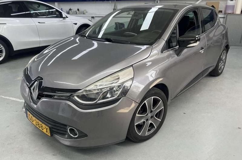Grijs Gebruikt 2015 Renault Clio IV Night&Day Hatchback | € 4.000 (Super prijs) - Afbeelding 1/4