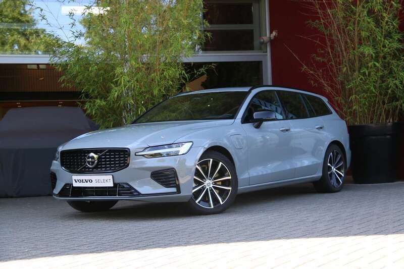 Grijs Gebruikt 2024 Volvo V60 Plus Stationwagen | € 47.900 (Eerlijke prijs) - Afbeelding 1/4