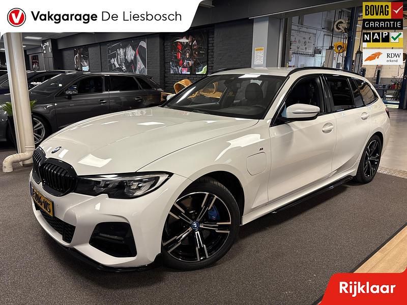 Wit Gebruikt 2021 BMW 330e Executive Stationwagen | € 29.949 (Eerlijke prijs) - Afbeelding 1/4