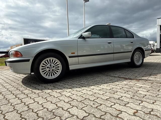 Grijs Gebruikt 1997 BMW 523 Sedan | € 6.550 (Duur) - Afbeelding 1/4