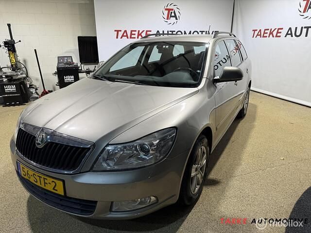 Beige Gebruikt 2011 Skoda Octavia Business Line Stationwagen | € 3.450 (Goede deal) - Afbeelding 1/4