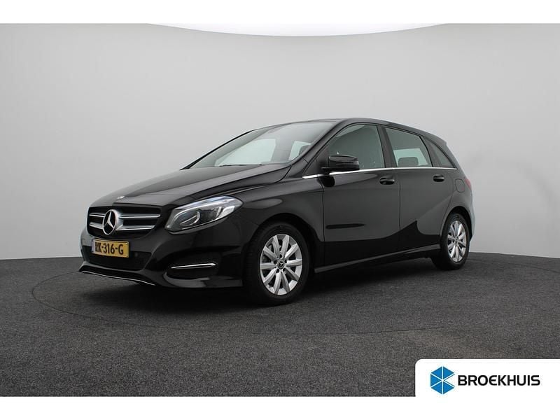 Zwart Gebruikt 2017 Mercedes B180 Ambition MPV | € 17.595 (Eerlijke prijs) - Afbeelding 1/4
