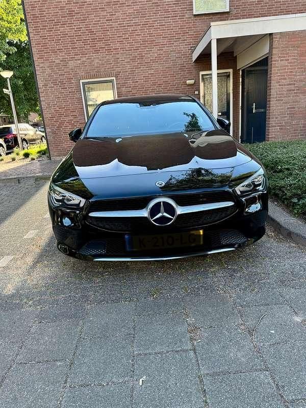 Zwart Gebruikt 2021 Mercedes CLA180 Shooting Brake Business Stationwagen | € 24.899 (Goede deal) - Afbeelding 1/2