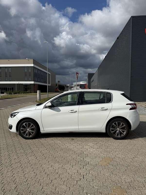 Wit Gebruikt 2015 Peugeot 308 Allure Hatchback | € 8.595 (Goede deal) - Afbeelding 1/4