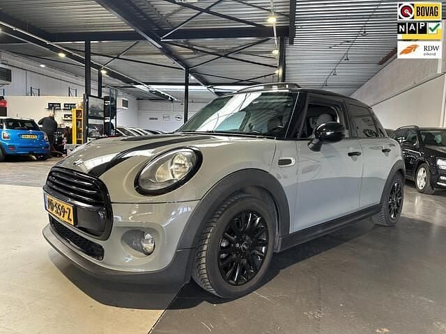 Grijs Gebruikt 2017 Mini Cooper Hatchback | € 9.599 (Goede deal) - Afbeelding 1/4