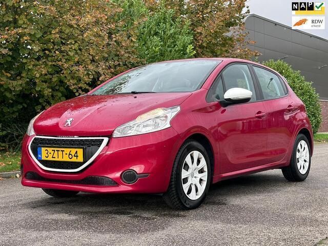 Rood Gebruikt 2015 Peugeot 208 Hatchback | € 4.250 (Goede deal) - Afbeelding 1/4