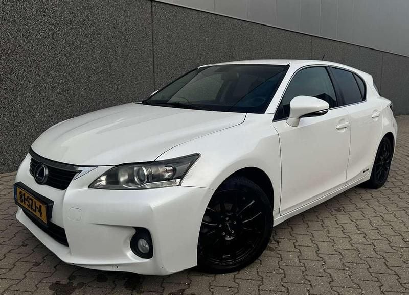 Wit Gebruikt 2012 Lexus CT200h Hatchback | € 7.750 (Eerlijke prijs) - Afbeelding 1/4