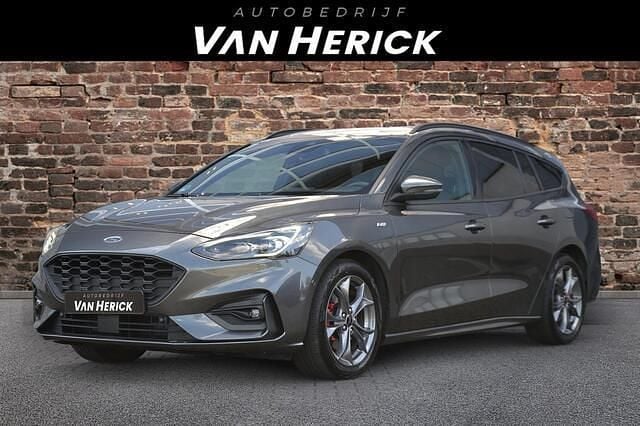 Grijs, metallic lak Gebruikt 2021 Ford Focus Business Edition Hatchback | € 19.945 (Eerlijke prijs) - Afbeelding 1/4