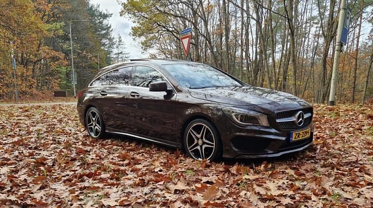 Bruin (metallic) Gebruikt 2015 Mercedes CLA250 Shooting Brake AMG line Stationwagen | € 16.995 (Eerlijke prijs) - Afbeelding 1/4