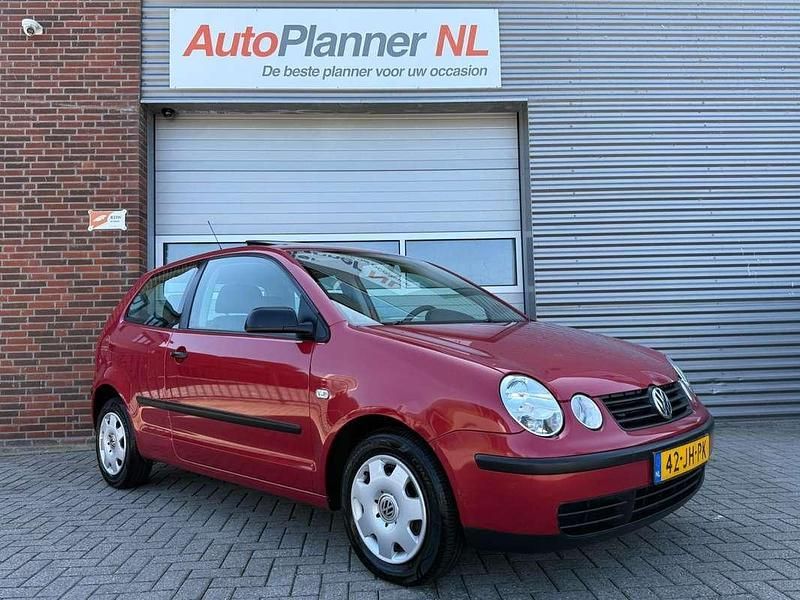 Rood Gebruikt 2002 VW Polo Hatchback | € 1.744 (Eerlijke prijs) - Afbeelding 1/4