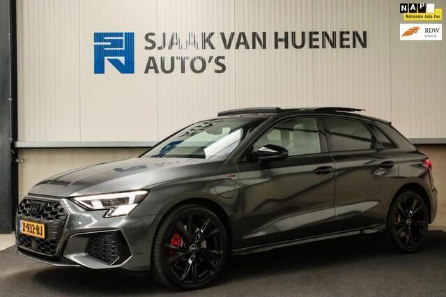 Grijs Gebruikt 2021 Audi A3 Sportback Competition Hatchback | € 37.950 - Afbeelding 1/4