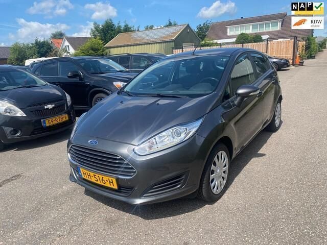 Grijs Gebruikt 2015 Ford Fiesta Style Hatchback | € 6.950 (Eerlijke prijs) - Afbeelding 1/4