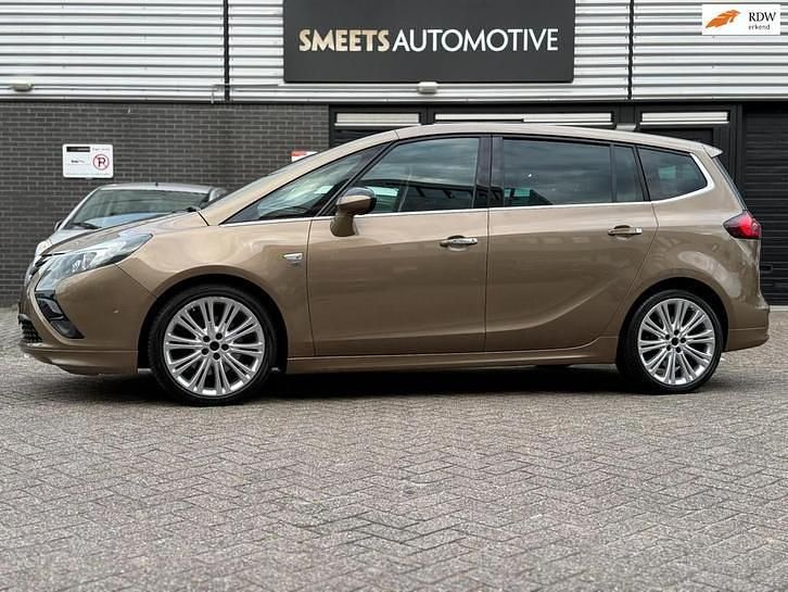 Bruin Occasion 2012 Opel Zafira Tourer Edition MPV | € 6.950 (Goede deal) - Afbeelding 1/4