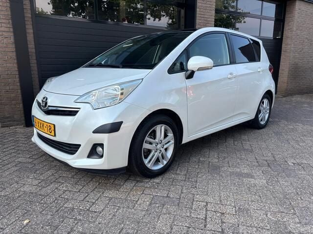 Wit Gebruikt 2012 Toyota Verso-S MPV | € 9.450 (Eerlijke prijs) - Afbeelding 1/4
