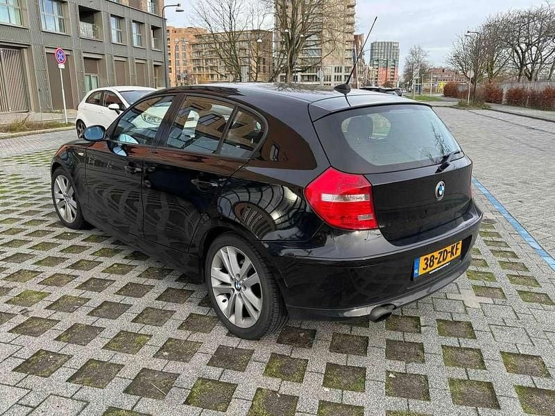 Zwart Gebruikt 2008 BMW 116 Executive Hatchback | € 3.250 (Eerlijke prijs) - Afbeelding 1/4