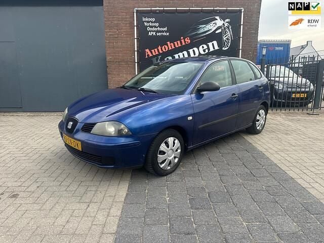 Blauw (metallic) Occasion 2003 Seat Ibiza Stella Hatchback | € 950 (Goede deal) - Afbeelding 1/4