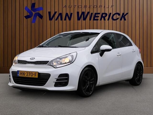 Wit Gebruikt 2015 Kia Rio Hatchback | € 9.745 (Eerlijke prijs) - Afbeelding 1/4