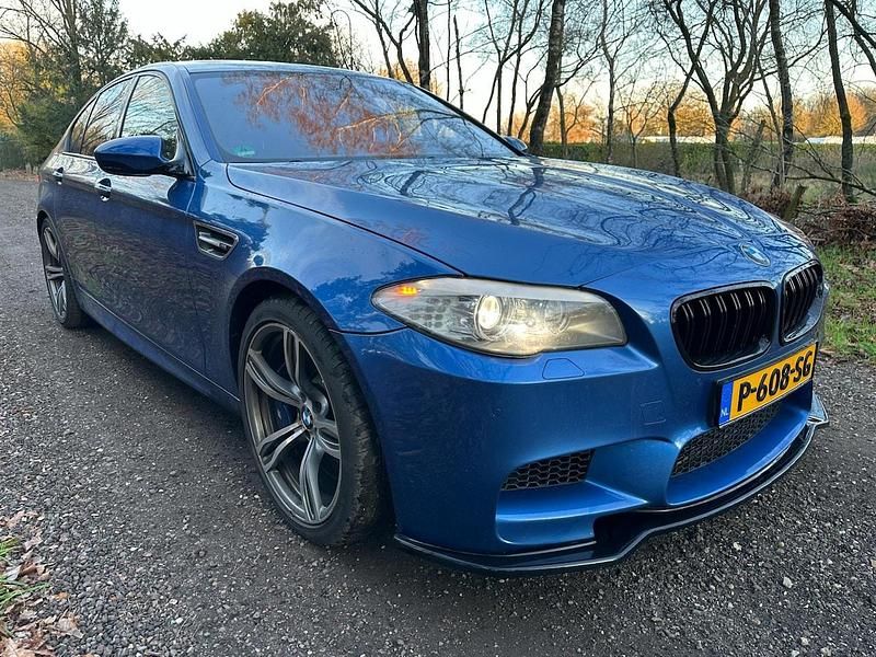 Blauw (metallic) Gebruikt 2012 BMW M5 Sedan | € 33.750 (Eerlijke prijs) - Afbeelding 1/4