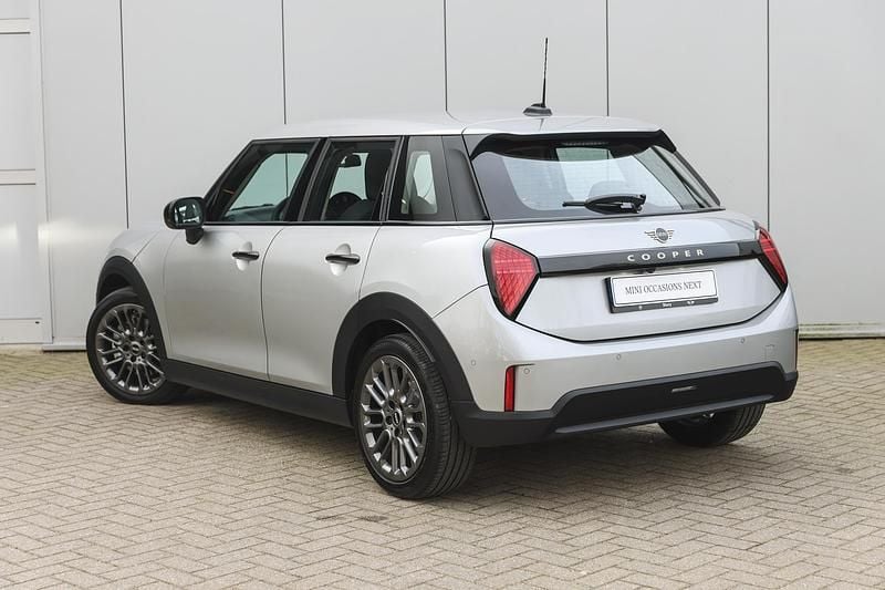 Occasion Mini Cooper Essential 156 PK (114 kW) 2024 Zilver Hatchback