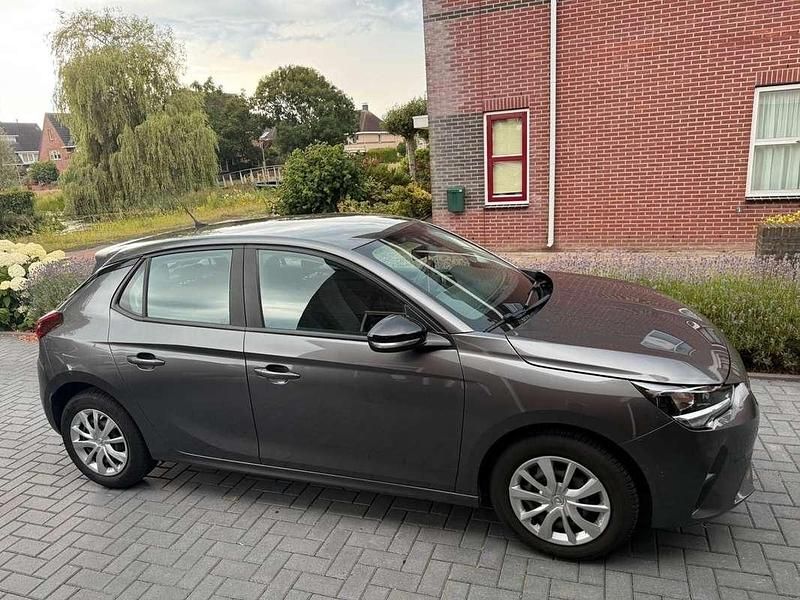 Grijs Gebruikt 2020 Opel Corsa Edition Hatchback | € 10.799 (Goede deal) - Afbeelding 1/4