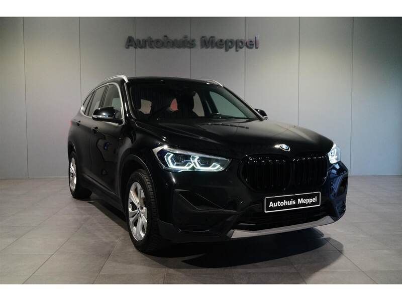 Zwart Gebruikt 2020 BMW X1 SUV | € 22.450 (Goede deal) - Afbeelding 1/4