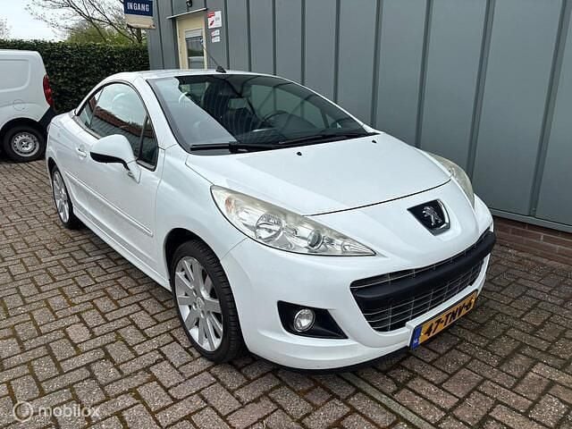 Wit Occasion 2012 Peugeot 207 CC Griffe Cabriolet | € 4.500 (Iets duurder) - Afbeelding 1/4
