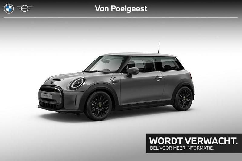Moonwalk grey Gebruikt 2023 Mini Cooper Classic Hatchback | € 20.895 (Super prijs) - Afbeelding 1/4