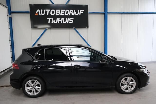 Occasion VW Golf VIII Life 110 PK (80 kW) 2022 Zwart Hatchback