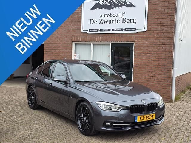 Grijs (metallic) Gebruikt 2017 BMW 340 Executive Sedan | € 23.999 (Eerlijke prijs) - Afbeelding 1/4