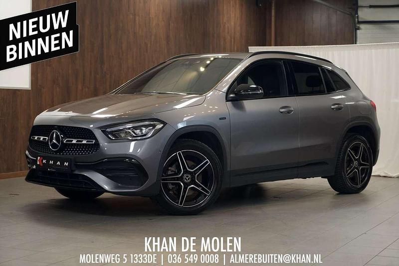Grijs Gebruikt 2020 Mercedes GLA250 AMG line SUV | € 33.495 (Eerlijke prijs) - Afbeelding 1/4