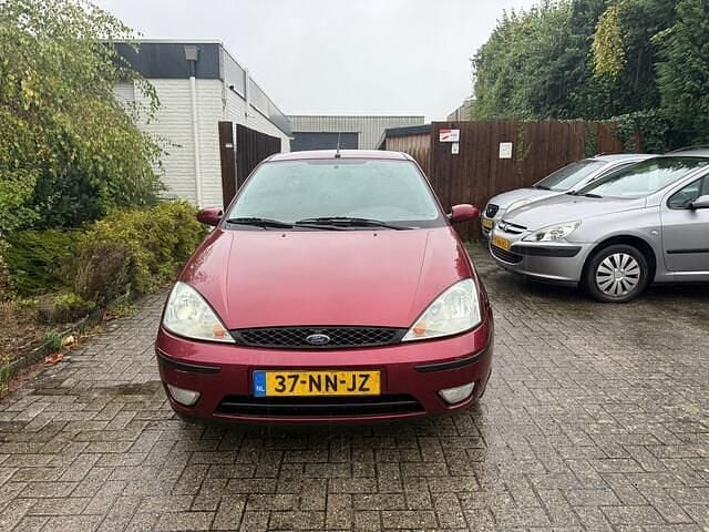 Rood Gebruikt 2004 Ford Focus Collection Hatchback | € 1.000 (Eerlijke prijs) - Afbeelding 1/4