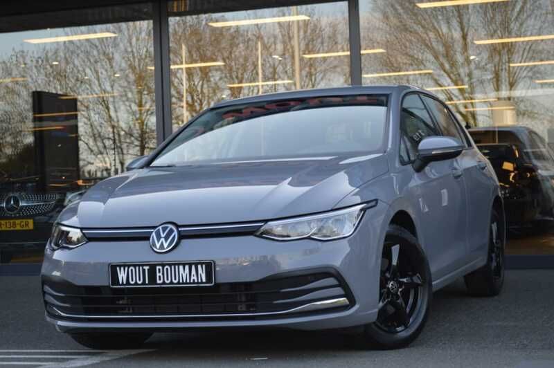 Grijs Gebruikt 2023 VW Golf VIII Move Hatchback | € 26.995 (Eerlijke prijs) - Afbeelding 1/4