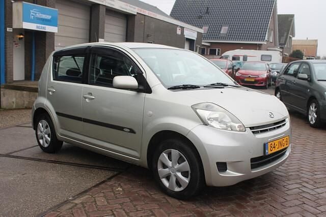 Occasion Daihatsu Sirion 69 PK (50 kW) 2009 Beige (metallic) Hatchback