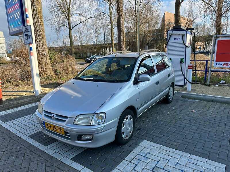 Grijs Gebruikt 2002 Mitsubishi Space Star Plus MPV | € 1.495 (Eerlijke prijs) - Afbeelding 1/4