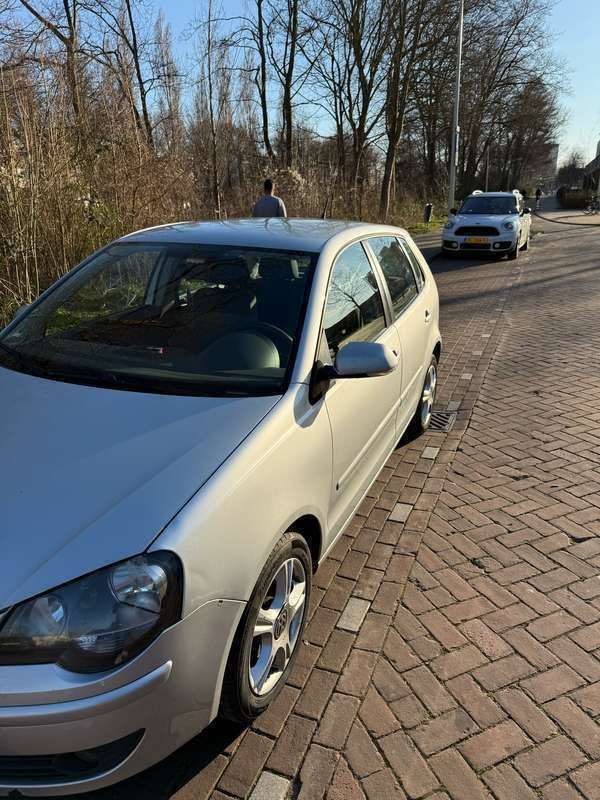 Grijs Gebruikt 2009 VW Polo Hatchback | € 1.900 (Super prijs) - Afbeelding 1/4