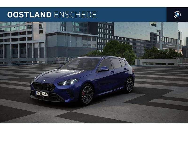 Blauw Nieuw 2025 BMW 120 Comfort Edition Hatchback | € 52.049 (Eerlijke prijs) - Afbeelding 1/4