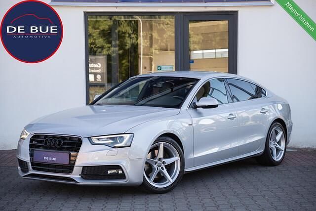 Grijs (metallic) Occasion 2012 Audi A5 Sportback S-Line Hatchback | € 10.911 (Eerlijke prijs) - Afbeelding 1/3