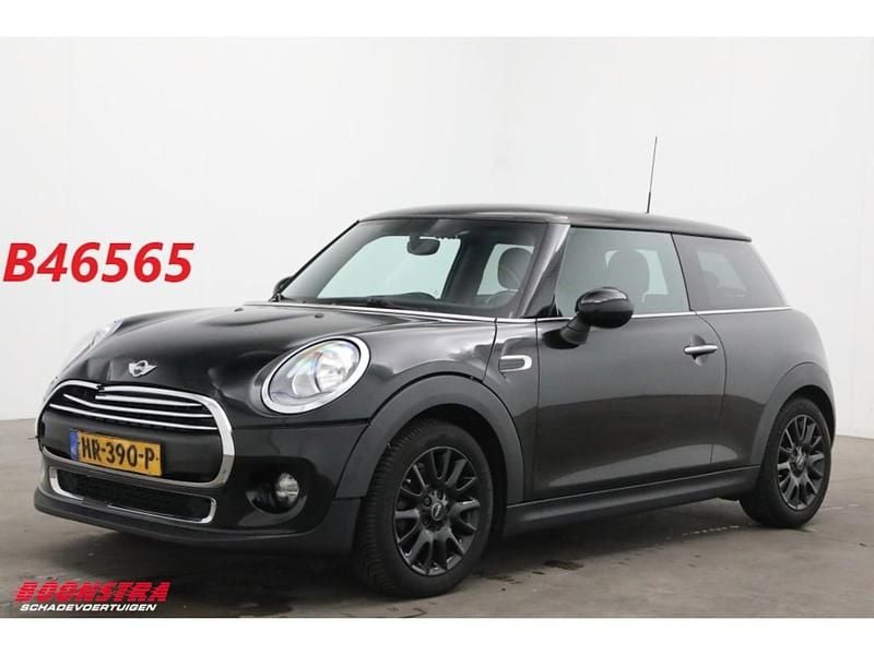 Zwart (metallic) Gebruikt 2015 Mini ONE Business Hatchback | € 5.450 (Super prijs) - Afbeelding 1/4
