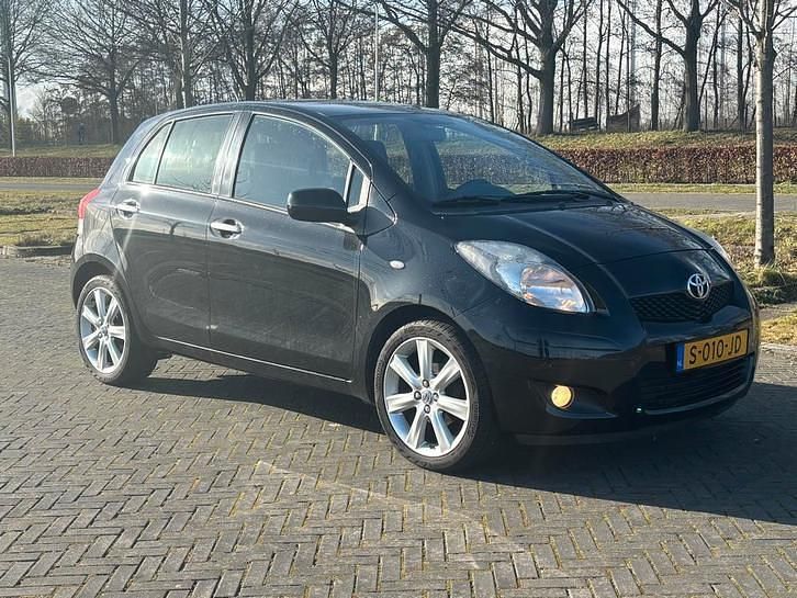 Occasion Toyota Yaris Comfort 99 PK (72 kW) 2010 Zwart Hatchback