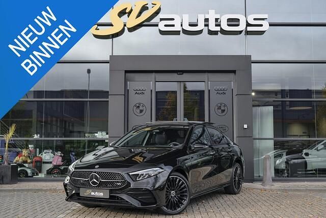 Zwart Gebruikt 2024 Mercedes A250 AMG Sedan | € 39.950 (Iets duurder) - Afbeelding 1/4