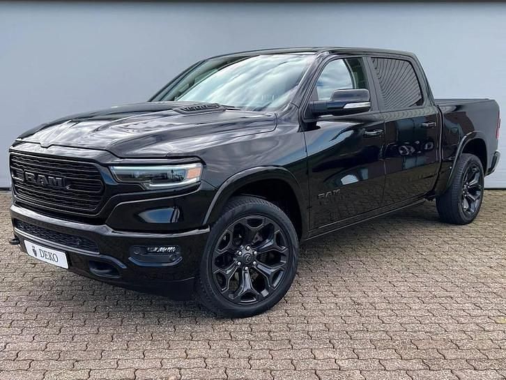 Zwart Gebruikt 2022 Dodge Ram Limited Pickup | € 59.750 (Eerlijke prijs) - Afbeelding 1/4