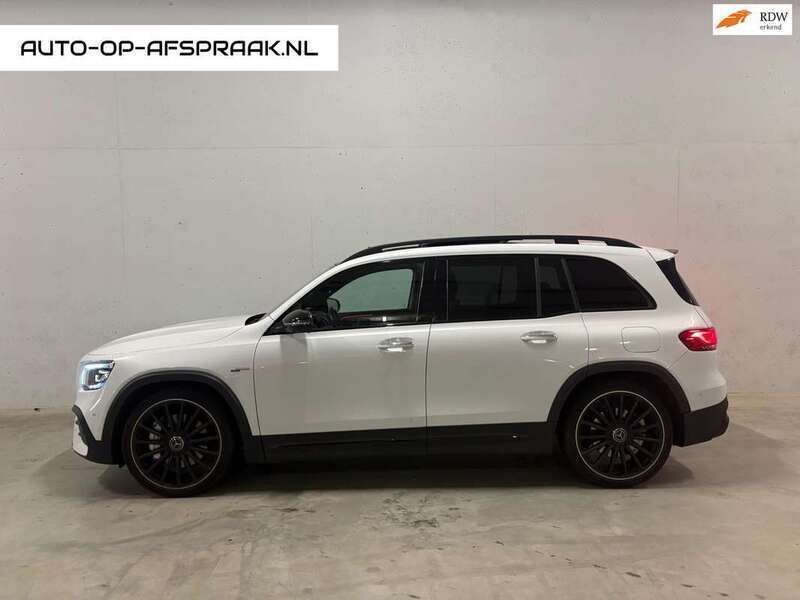 Wit, metallic lak Gebruikt 2020 Mercedes GLB35 AMG SUV | € 52.553 - Afbeelding 1/4