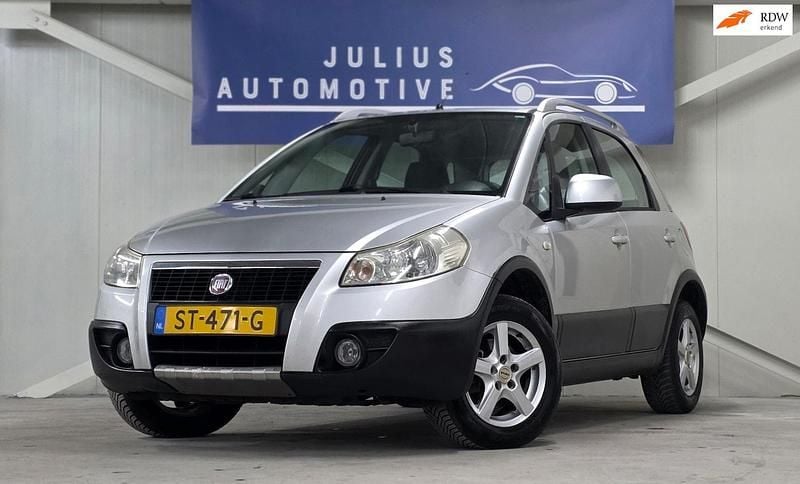 Grijs Gebruikt 2009 Fiat Sedici SUV | € 3.493 (Eerlijke prijs) - Afbeelding 1/3