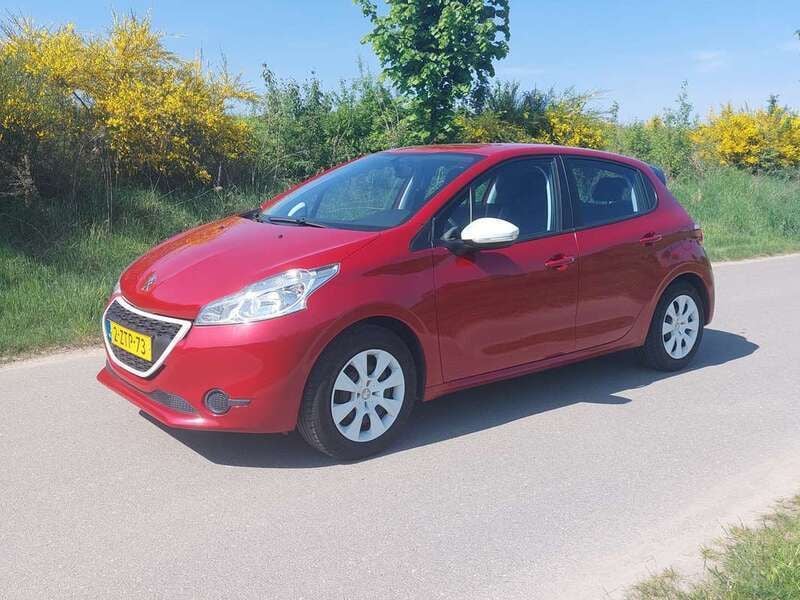 Rood Gebruikt 2015 Peugeot 208 Hatchback | € 4.950 (Super prijs) - Afbeelding 1/4