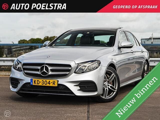 Grijs, metallic lak Gebruikt 2016 Mercedes E200 Ambition Sedan | € 29.750 (Duur) - Afbeelding 1/4