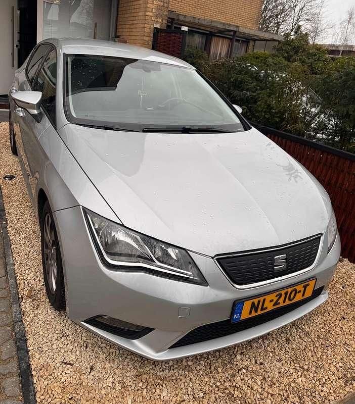Grijs Gebruikt 2017 Seat Leon Style Hatchback | € 8.750 (Eerlijke prijs) - Afbeelding 1/4